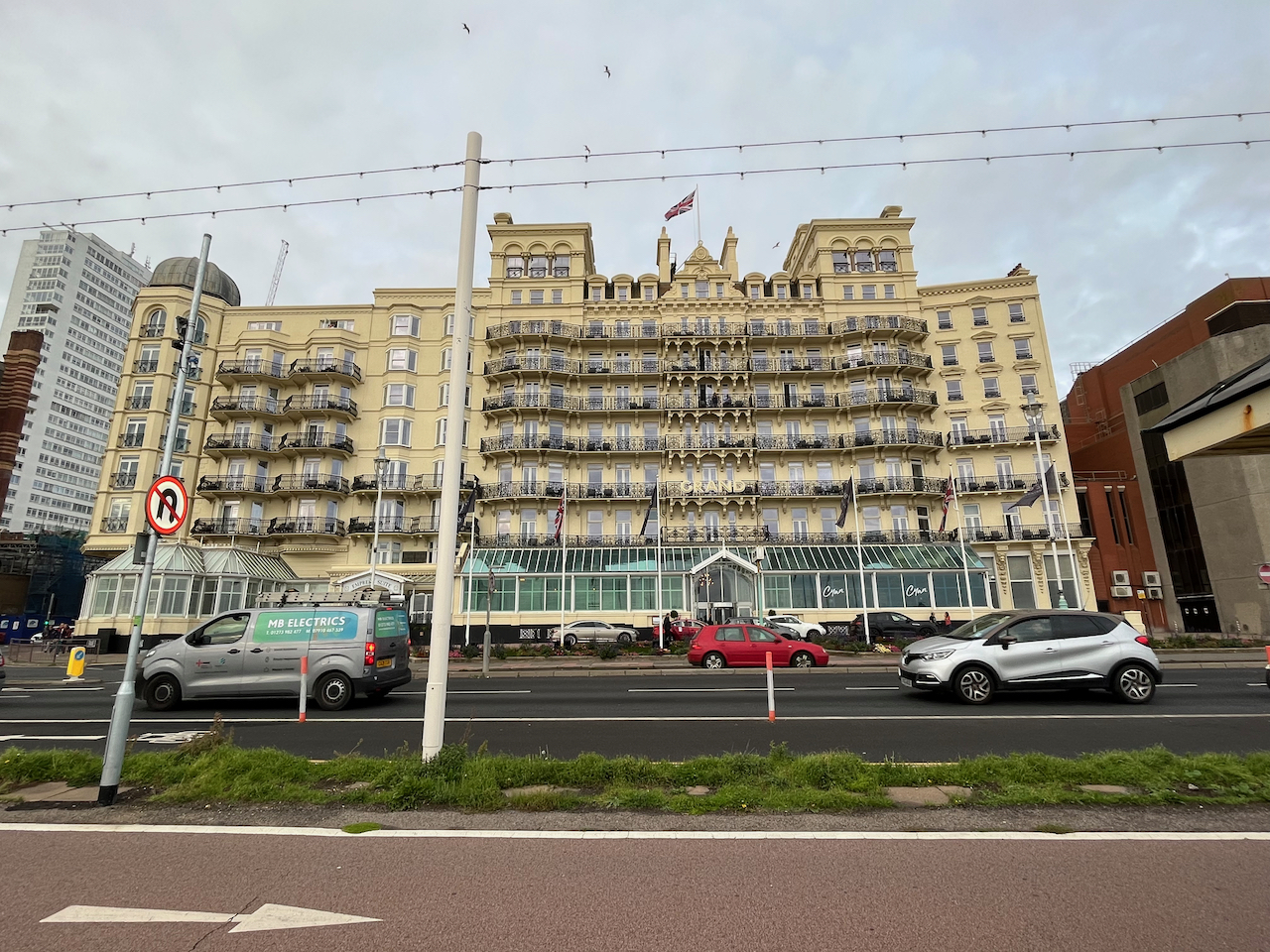 The majestic Brighton Grand Hotel, a very wide 9 storey building with a Union Jack flying on top.